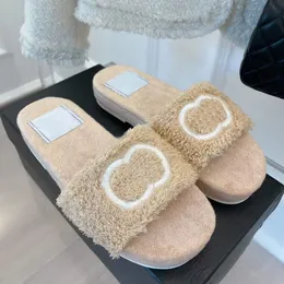 Женщины Lamb Wool Designer Slippers вышивите букву Luxurys Толстая обувь для девочек зимние туфли для тапочки 4 цвета с коробкой 35-41