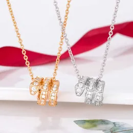 Mode bvlgr smycken varumärkesdesigner kvinnors tillbehör 925 silver dubbel ring med diamanthalsband pläterad 18k ros guld anda orm form dubbel ring hänge