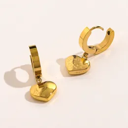 Stylowe kolczyki stadninowe Złote Heart Ear Clip Designer Projekt Miłość do kobiet Dangle z prawidłowym logp 2023 NOWOŚĆ Ślubne Kolczyki na prezent w podróży dla dziewcząt biżuteria