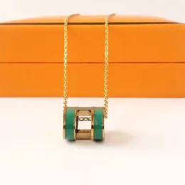 Designer Luxury Pendant Halsband Kvinnor 18K Gold Letter Halsband Lyxdesignsmycken Colorfast Hypoallergenic