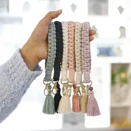 Nyckelringar Macrame Woven Handmade Keychain Ornament Fur Ball Wrist Strap Keyring Personlig bilnycklar Holder Holder