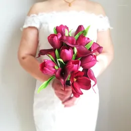 Flores de casamento 2023 chegada vermelha calla lily bouquet tulips buque de noiva para casamento noiva brilhante com cetim preto