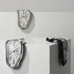 Zegary ścienne surrealistyczne topnienie ciche stopione zegar ścienny Salvador Dali Styl Watch na dekoracyjne domowe półki biurko Prezent 230815