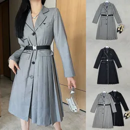 Deisgner Work Dresses Ladies Suit Dress Pleated Skirt with Pin Letter Formal Business Suits Black Sashes Jacket Womens Outwear Overskirt SML