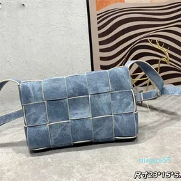 Denim Crossbody Bag gewebte Handtasche Geldbeutel Knoten Clutch Bags Modebrief Normalstil Magnetische Schließung Hochwertig geflochtenes Leder in Unisex Designer