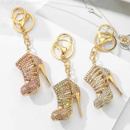 أحذية مفتاحات الكريستال عالية الكعب للنساء Diamond Hollow Key Chain Cute Backpack Keychain Bag Bag Charm Carning Gift Jewelry Association L230817