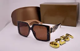 0083 Sommarsolglasögon för män och kvinnor stylar anti-ultraviolet retro platta fyrkant full ram mode glasögon slumpmässig låda 6251