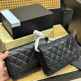 Solid Black Luxury Brand väskor Kvinnor äkta läder kväll väska lyxdesigner flik axelväska klassisk prismatisk messenger kvinnors plånbok interna zipperc4555