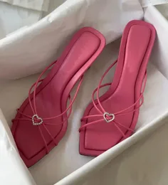 العلامة التجارية للنساء Indiya Sandals أحذية مربعة Toe Nappa Leather Hearts Crystal Mule Slim Straps Ladies High High Cheels EU35-41 مع Box