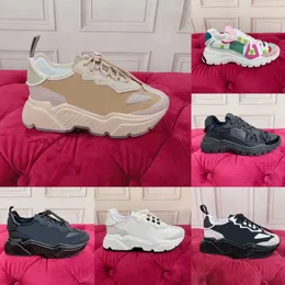 مصمم أحذية Daymaster Sneakers منصة الرجال نساء مترقع اللون مادة خياطة النساء المطاط وحيد الحجم 35-45 مع صندوق NO457