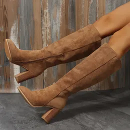 اللباس حذاء من جلد الغزال الركبتين بأحذية عالية السيدات الصلبة مدببة إصبع القدم طويل القامة رومانية الكعبان الأحذية الإناث الخريف الشتاء الحذاء الطويل 230816