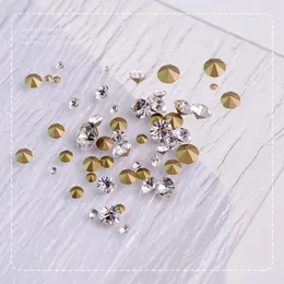 Nagelkunstdekorationen Accessoires: Spitzer Bodenpfahlbohrer transparentes Glaswasser gemischt Größe Dreidimensional