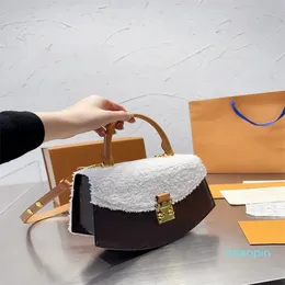 2023-Womens Akşam Çanta Totes Koltuklu Çanta Çanta Taraklı Şehir Omuz Lüks Tasarımcı Cüzdan Deri Deri Crossbody Debriyaj Çantaları