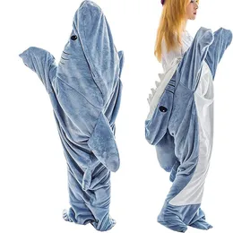 Koce kreskówka Shark śpiwór śpiwór piżamowy biuro drzemka koc rekin Karakal miękki przytulny materiał syrena szal koc dla dzieci dorosły 230817