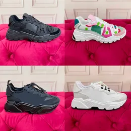 Women Daymaster Sneakers Platform Designer أحذية غير رسمية الرجال المرقور للمواد خياطة النساء المطاط وحيد الحجم 35-45 مع صندوق NO457