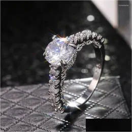 Ringar klassiska Sier Plated Engagement for Women Shine White Round Cubic Zircon Inlay Elegant Lady Ring Jewelry Gift Drop Delivery DH2A8