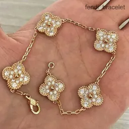 2023 Luxury Designer Charm Bracelet Clover Pearl 4 Pieces 18k Gold Necklace Earrings Wedding Laser Brand V0zn