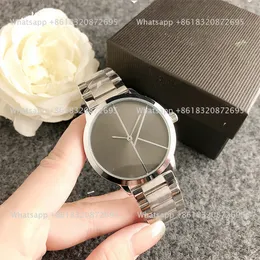 Fashion Full Brand Orologio da polso da uomo da donna in stile 40 mm con logo di lusso in acciaio metallo band quarzo orologio c 22