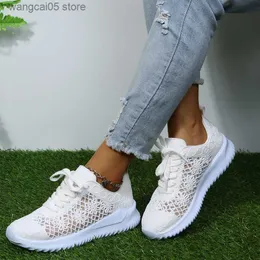 Klänningsskor sneakers damer casual skor andningsbara lätta tjock sula mode is silkes mesh tjock sula vita damer vulkaniserade skor T230818