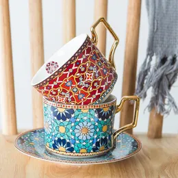 Mugs Moroccan Style Luxury Coffee Cup and Saucer Set med guldhandtag för speciellt cappuccino keramiskt te 250 ml 230817