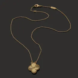 Goldene Farbe Frauen Luxusdesigner Halskette Single Graving Blume Anhänger Top -Qualität Messing Halskette Großhandel