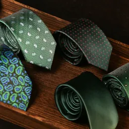 Dark Green Series Tie Men's Retro's Retro Pattern British 8cm Abito formale professionale Business Leisure Studenti Giocare a mano Joker.