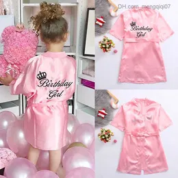 Handelsrockar Kimono Robe Girl Birthday Letter Silk Satin Children's Badrum Pyjamas Bath Night Fruit Wedding Spa Party Rob Z230819