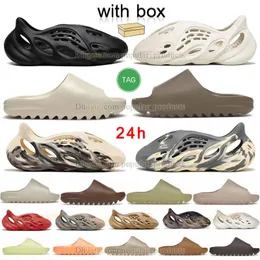 2023 مع صناديق مصممة النعال الرغوة المتسابقين شرائح كبيرة الحجم 13 12 46 47 شحن مجاني Onxy Black Bone Desert Sand Croc Croc الشهيرة Womens Mens Slider Shoe