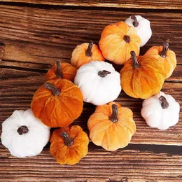 Dekorative Figuren 12pcs künstlicher Samt Kürbis Weichschaum gefüllt simuliert Herbst Ernte Thanksgiving Halloween Dekoration Ornamente