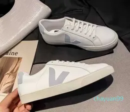 Sneakers herres designer läder casual skor extra kvinnor kalvskinn mode vit lågkurriga löparskor