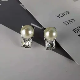 Projektant marki Miumiu Fashion Earring Kobiet Kryształ Kryształ pojedynczy diament Temperament Diamond Wysokiej jakości słodkie wszechstronne akcesoria Pearl Akcesoria biżuterii