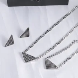 Pendanthalsband designer Mens Pendant Necklace Diamond Jewelry Set Women Triangle Sier örhängen Brevkedjor Blandband Juveleruppsättningar Halsband -3