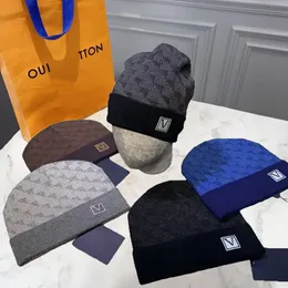 Klassisk v stickad hatt designer kvinnors mössa mössa varm stickad hatt guld logotyp v varumärke hatt av hög kvalitet rutig skalle hatt cp grå varm hatt