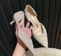 新しいクリスタルダイヤモンドパールの結婚式の靴花嫁介添人の靴ハイヒールの女性の尖ったミドルヒールの靴宴会浅い口