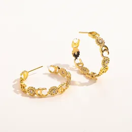 Boucles d'oreilles élégantes Lettre de créateur Cerceau d'or pour femmes de haute qualité Nouveau cadeau Étude de diamant Voyage d'été Boucles d'oreilles imperméables avec marque