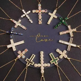 Luxury Crystal Cross 18k Gold Necklace Men's and Women's Premium Full Diamond Cross Premium mångsidig modehalsband