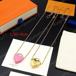 Charm Love Necklace Luxury Designer Halsband Rostfritt stål Väska hänge halsband för män och kvinnor märkes smycken