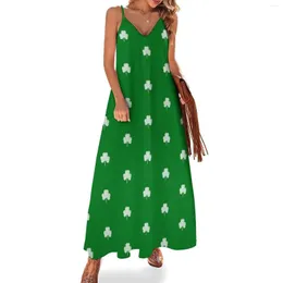 Vestidos casuais Green St Paddy's Day's Day Stambed Shamrock Clover Design Festa sem mangas para mulheres