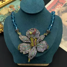 Łańcuchy 2023 Wysokiej klasy Lekki luksusowy krystalicznie w kolorze szklanym szklanym koralikiem Naszyjnik damski biżuteria