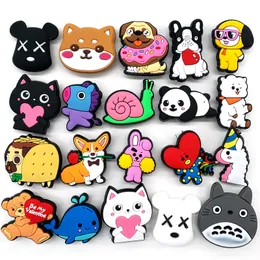 靴部品のアクセサリー1PCかわいい漫画動物PVCチャームフィットJibz Diy Sandals Garden Decoration Kids Party Decorations A Otuaj