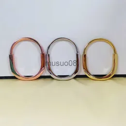 Bangle AAA U em forma de bloqueio pulseira para mulheres designer de luxo novo na moda jóias casal festa namoro presente frete grátis itens mulheres j230819