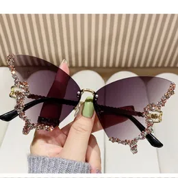 나비 모양의 다이아몬드 상감 프레임이없는 선글라스 여성을위한 세력적 인 태양 안경