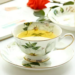 Kubki 220 ml Fine Bone China Tea Cup z spodkiem Camellia Design Tasse A Cafe Ceramic Espresso Coffee Cups i 230818