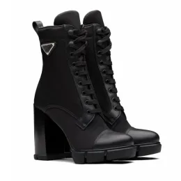 Stivali di targa designer con stivali alla caviglia da 9,5 cm stivali in pelle nera femminile