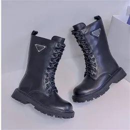 مصمم Boots Kids Martin Fashion Black Pu Leather Boys Girls Side Zipper Mid-Calf Boot Boot Luxury Chick Booties أحذية شتوية