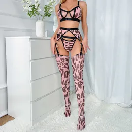 Sexig uppsättning leopard underkläder med strumpa utskuren bh sensuell kort uppsättningar 4 stycken se genom spetsar fancy underkläder strumpor intim 230808