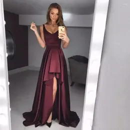 Party Dresses V-Neck A-Line Burgundy Prom 2023 High Low Formal Custom Sleeveless Sweep Train Pleated Ruched Evening Gowns