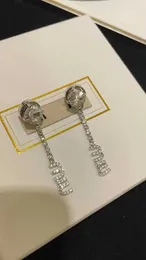Toppdesigner Miumiu Fashion Pendant New Silver Needle Ear Studs Women's French Light Luxury Advanced Sense Shihua Diamond Earrings Women's Accessories smycken