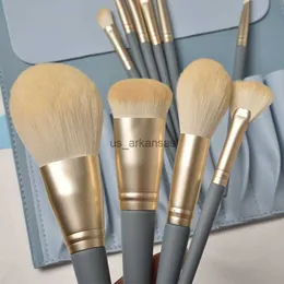 Pincéis de maquiagem 10pcs pincéis macios de maquiagem fofos definidos para a Fundação Cosmética Blush Powder Eyeshadow Kabuki Blending Makeup Brush Tool Beauty Tool HKD230821