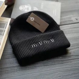 bonnet beanie Wholesale Hat New IU M Knit Winter Designer Beanies Caps Mens Womens Outdoor Casual Hats Cla Bonnet Designer Beanie S ens s